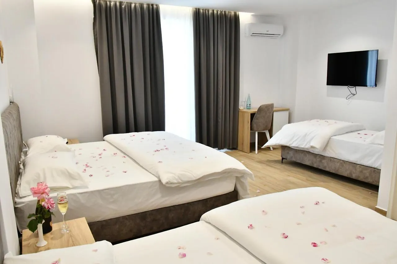 Elite Hotel Golem