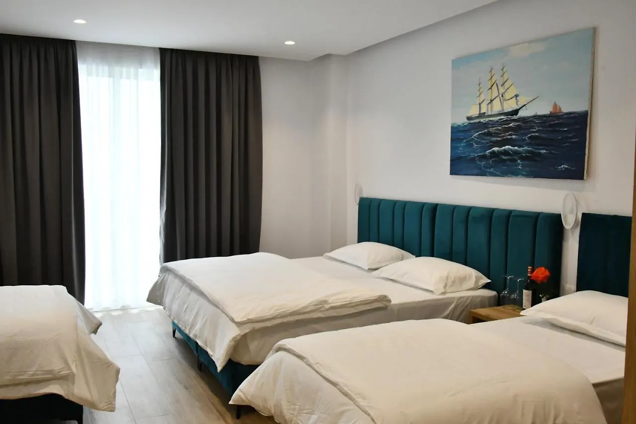 Elite Hotel Golem