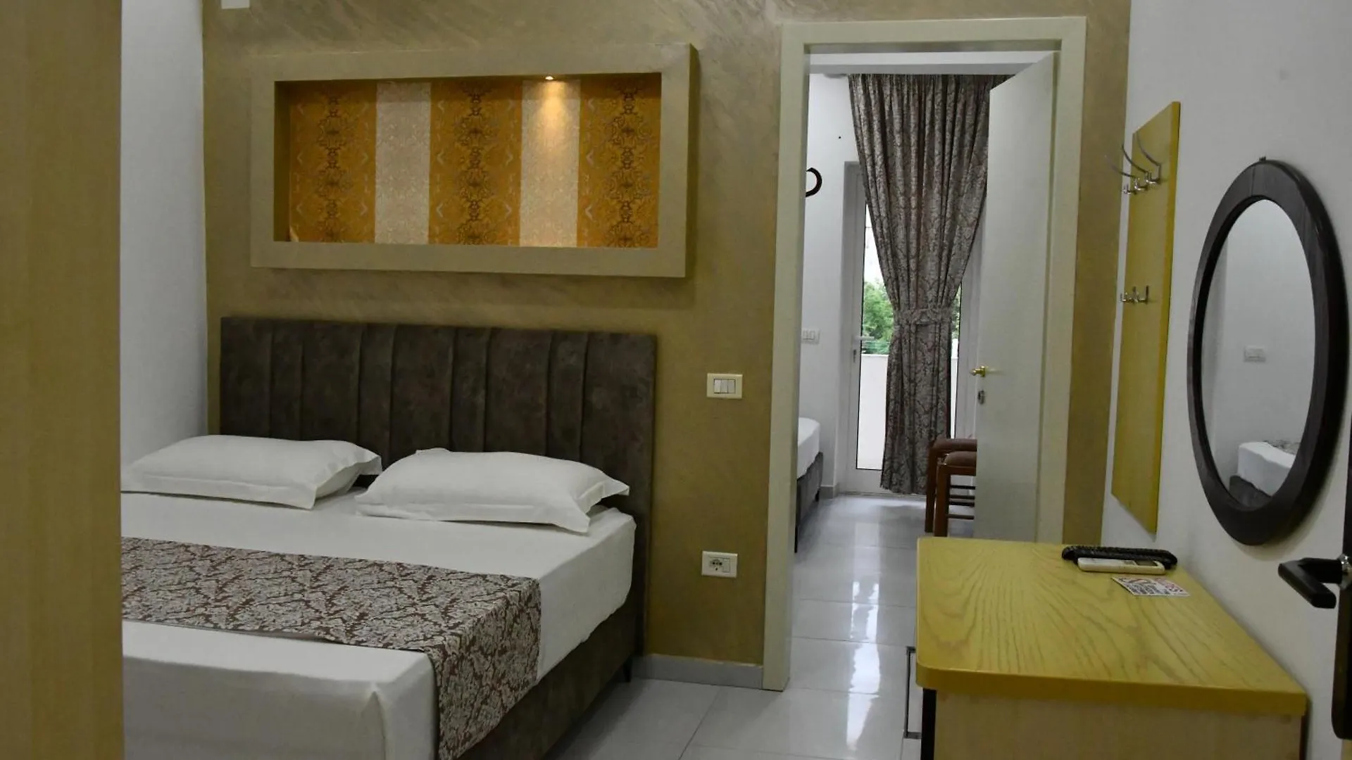 Elite Hotel Golem