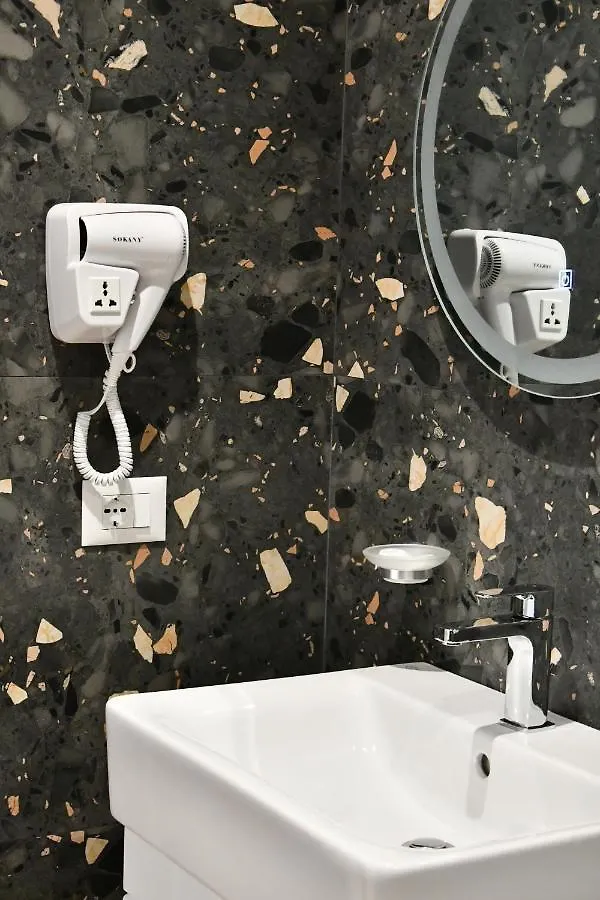 Elite Hotel Golem