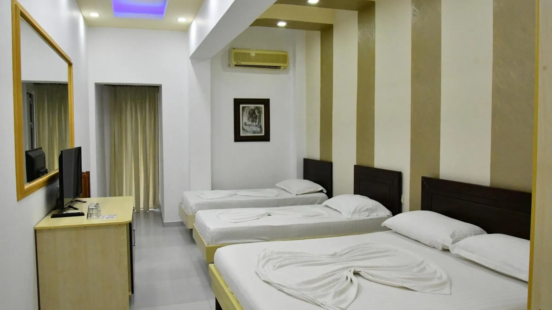 Elite Hotel Golem